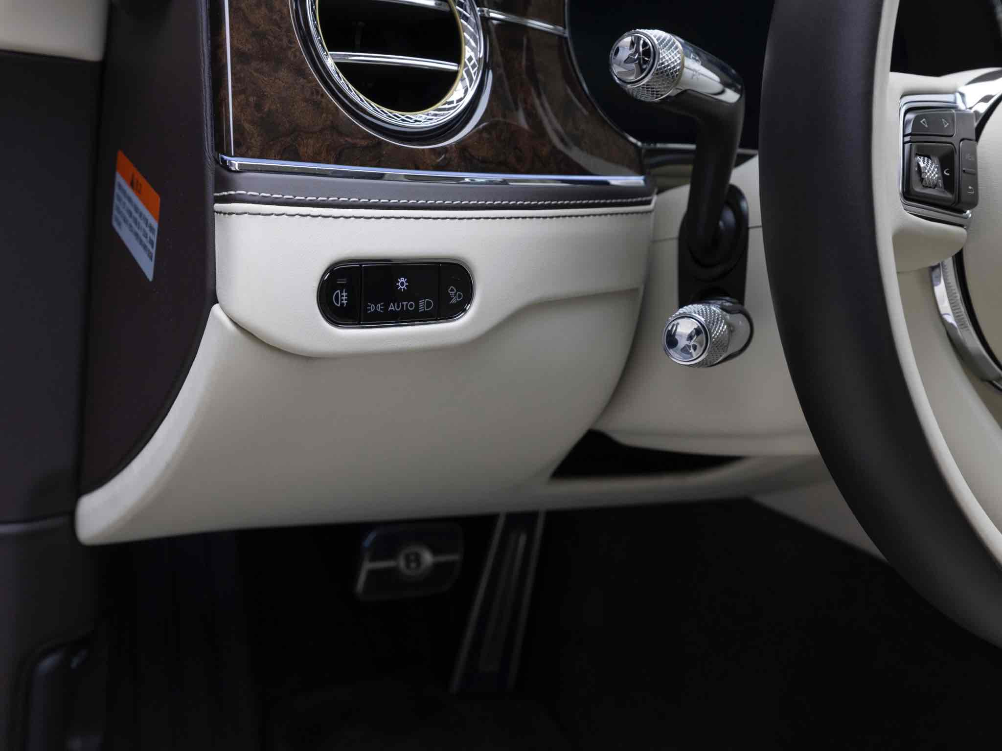 BENTLEY FLYING SPUR 2024