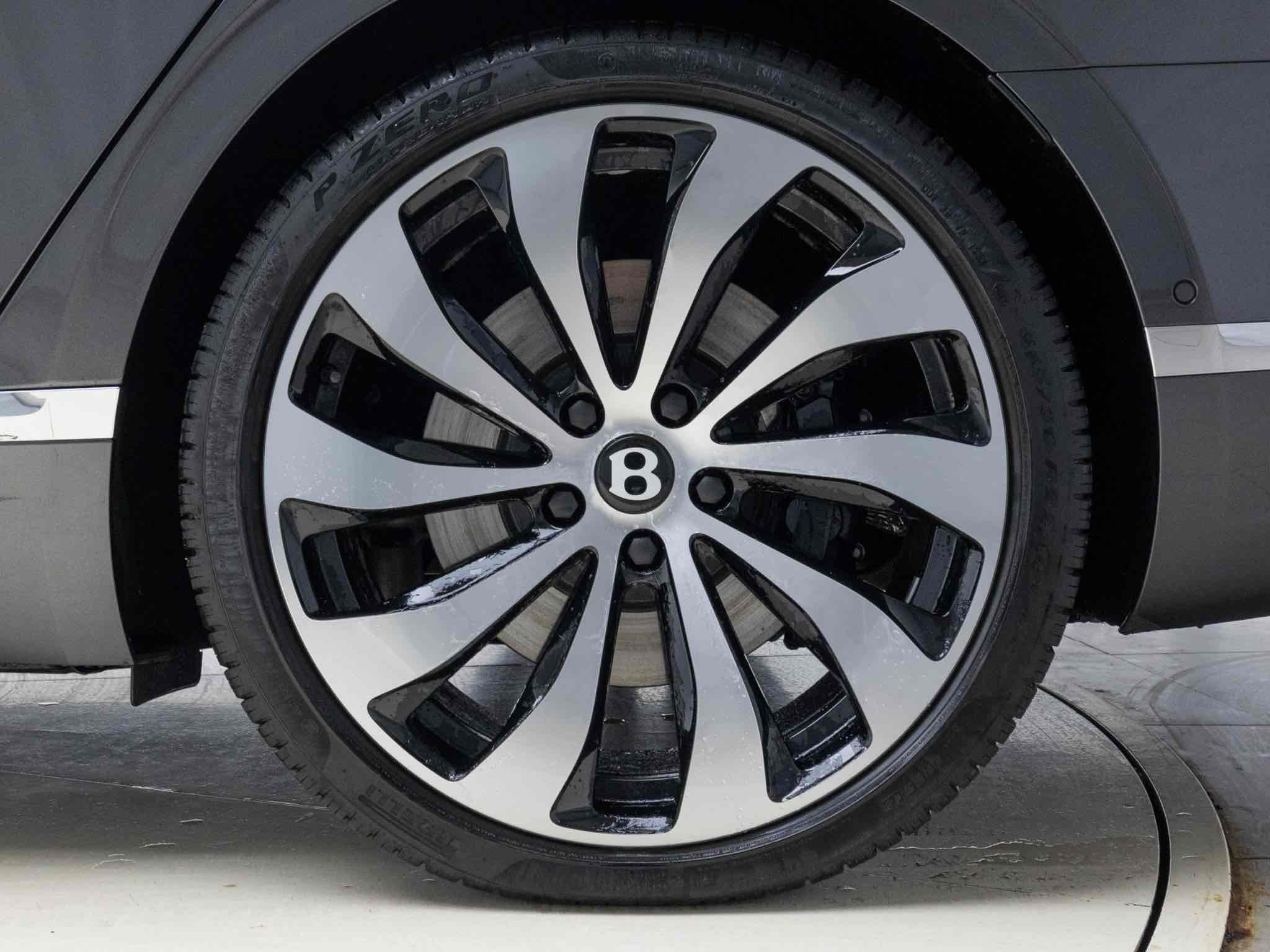 BENTLEY FLYING SPUR 2024