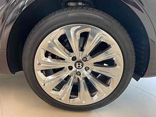 BENTLEY BENTAYGA 2024