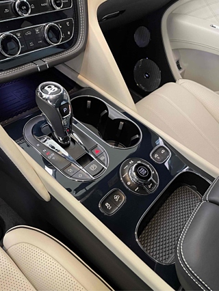 BENTLEY BENTAYGA 2024