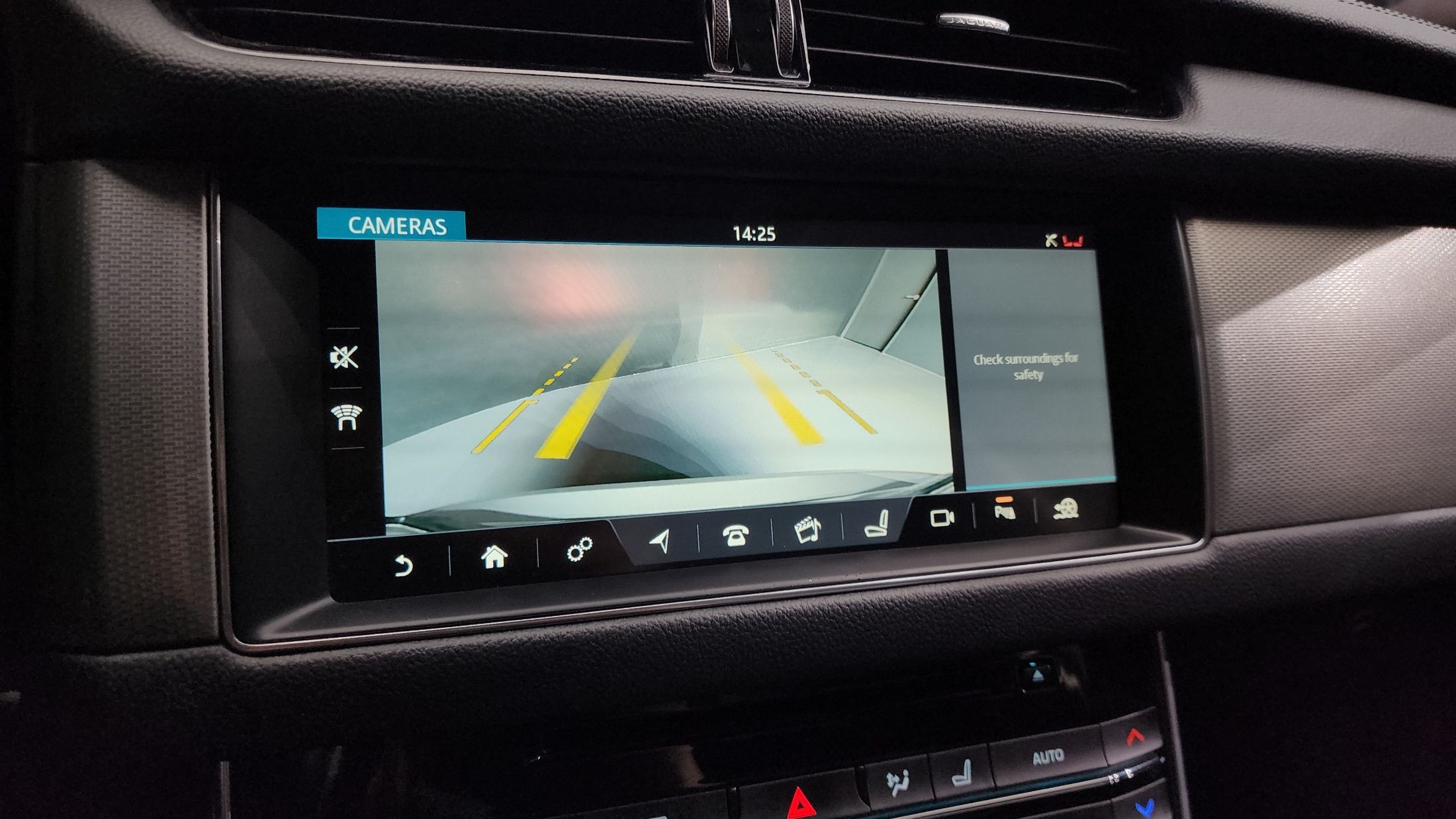 JAGUAR XF X260 2018