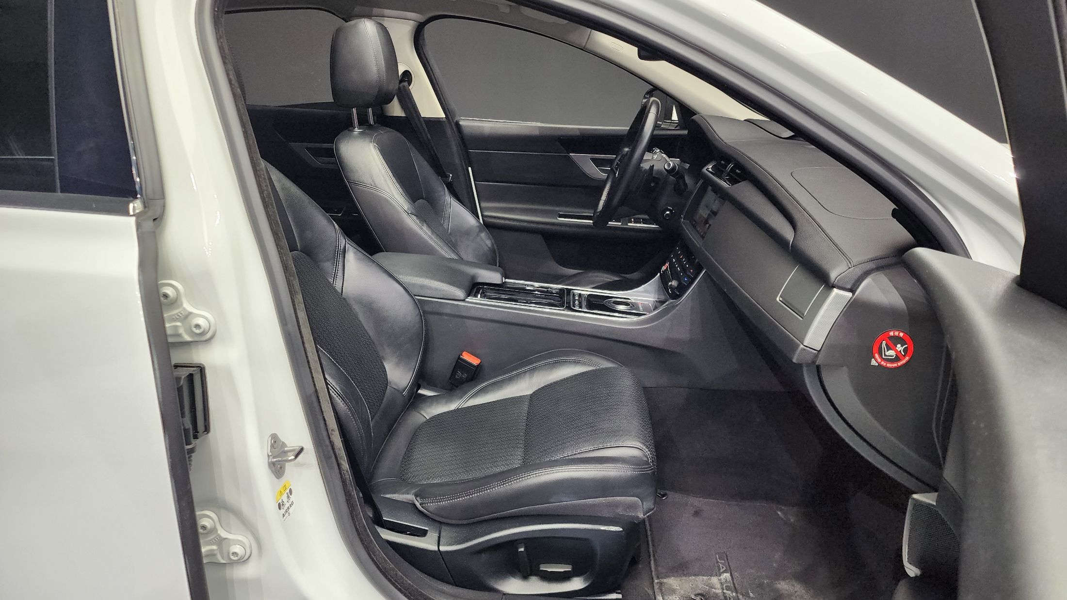 JAGUAR XF X260 2018