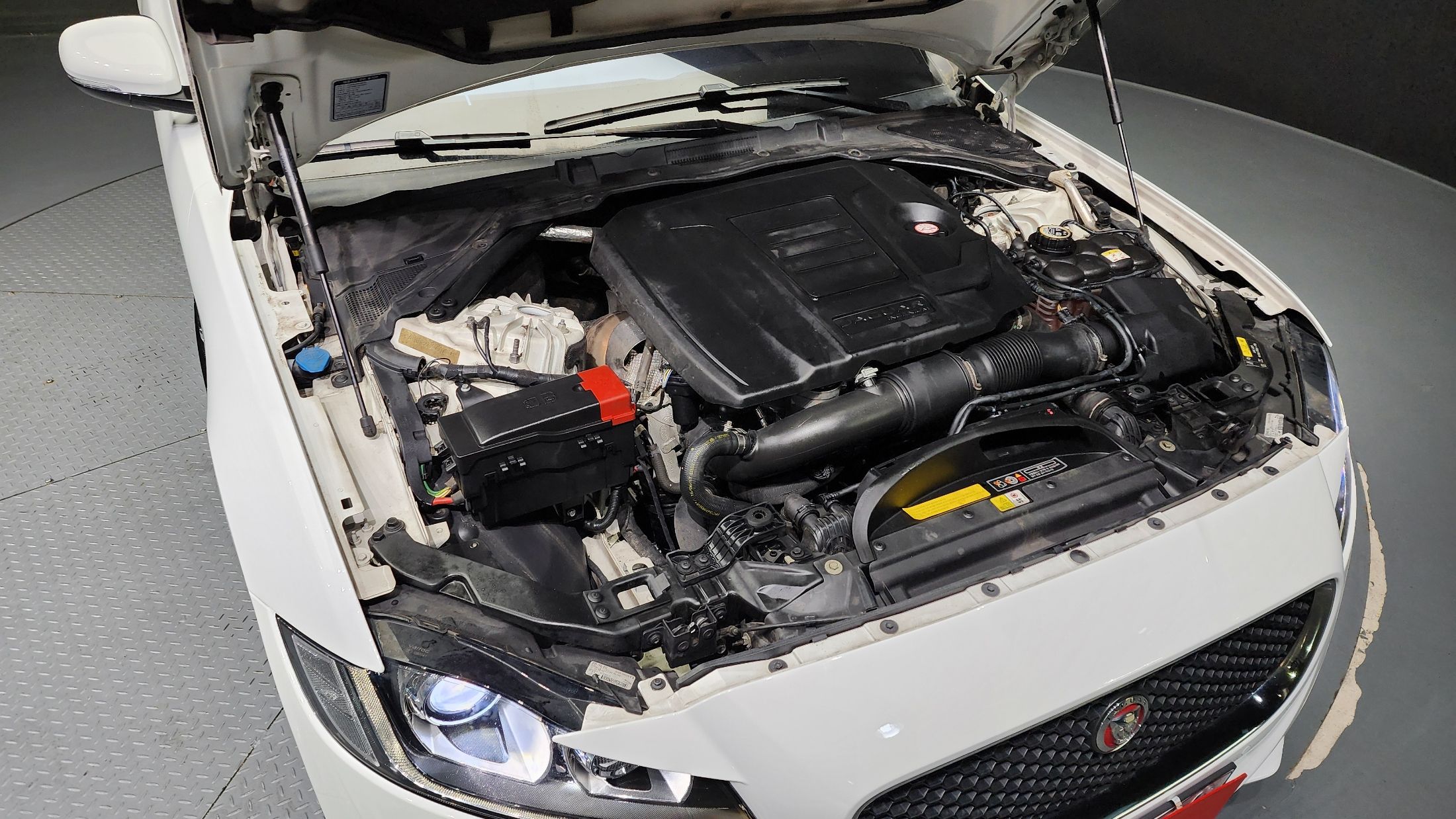 JAGUAR XF X260 2018