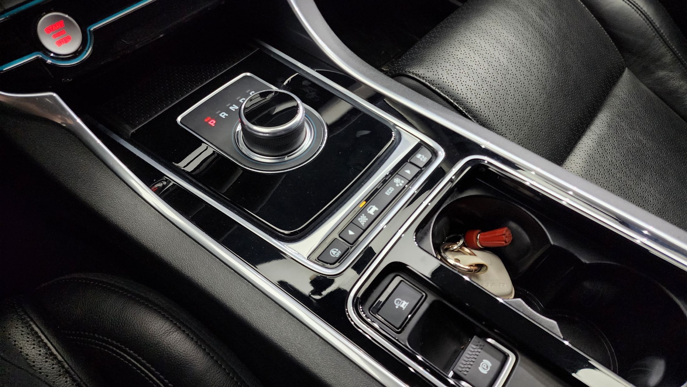 JAGUAR XF X260 2018