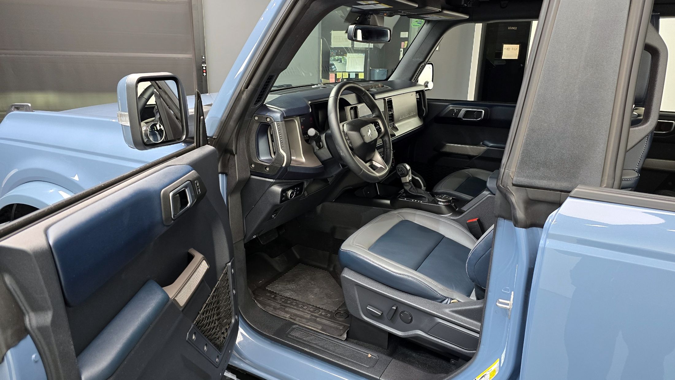 FORD BRONCO