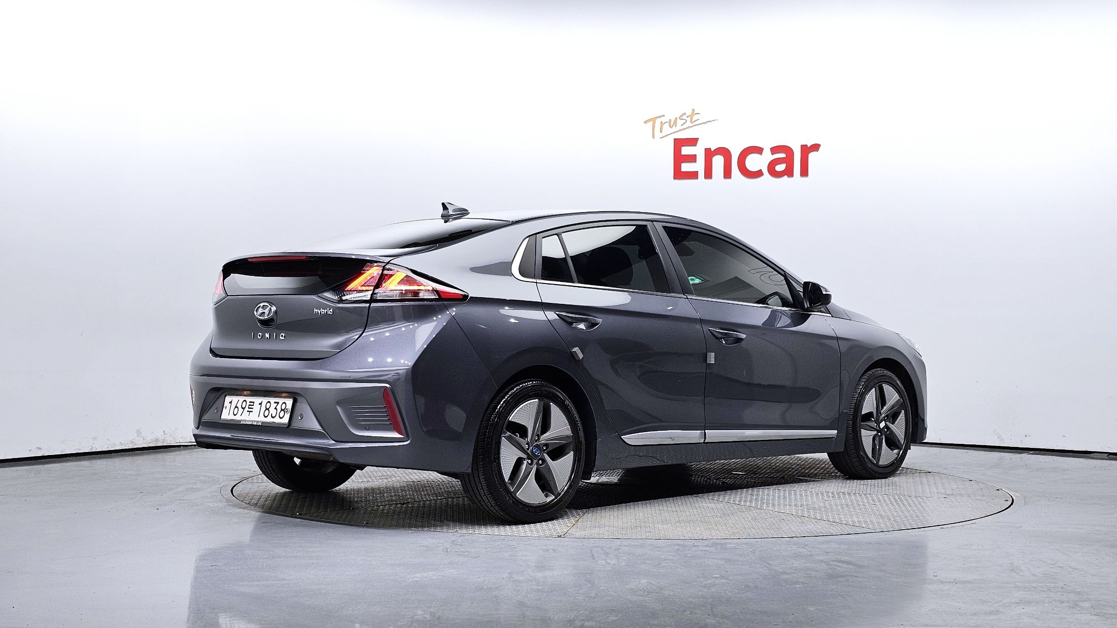 HYUNDAI IONIQ HYBRID 2019