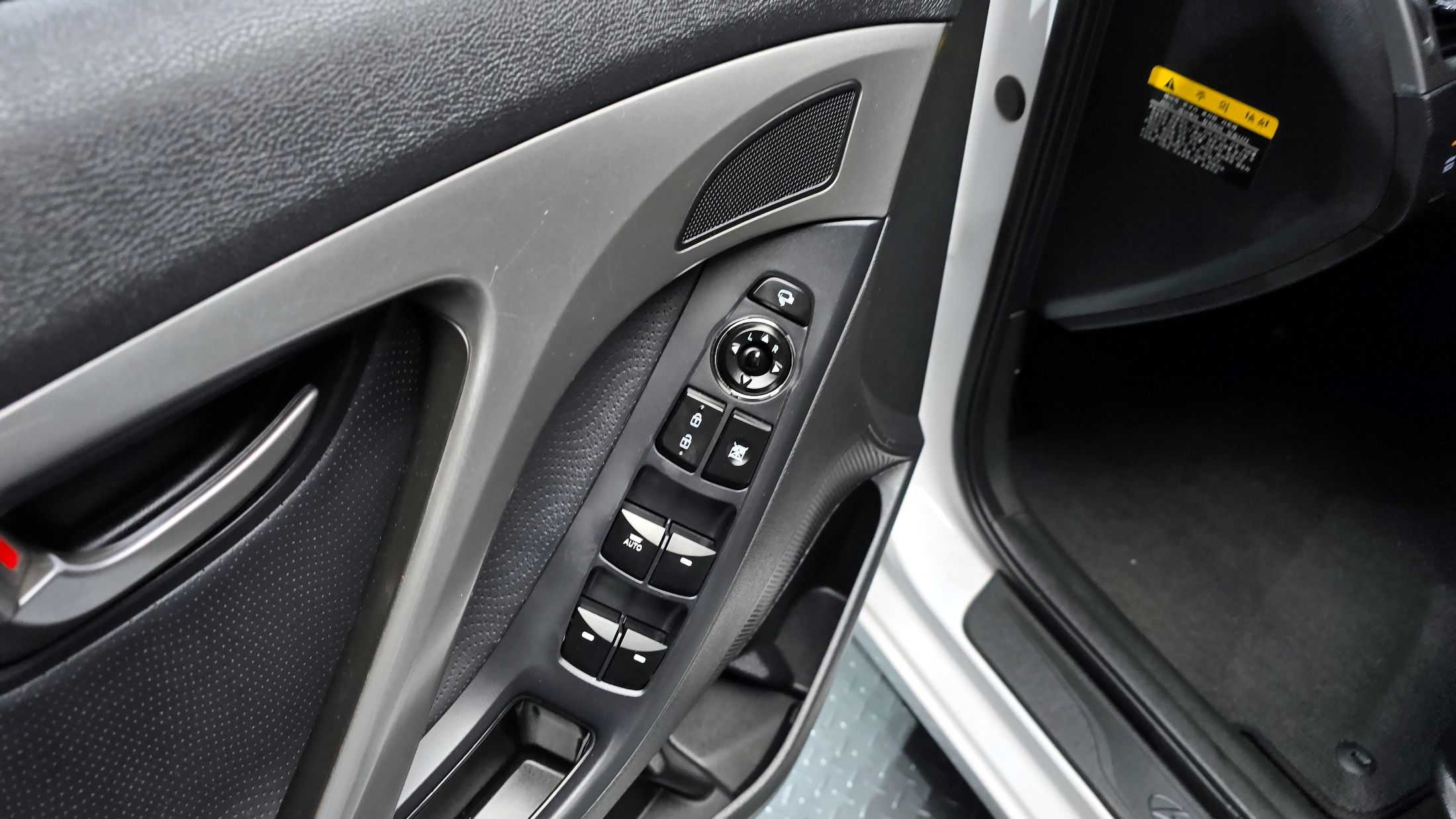 HYUNDAI AVANTE MD 2012