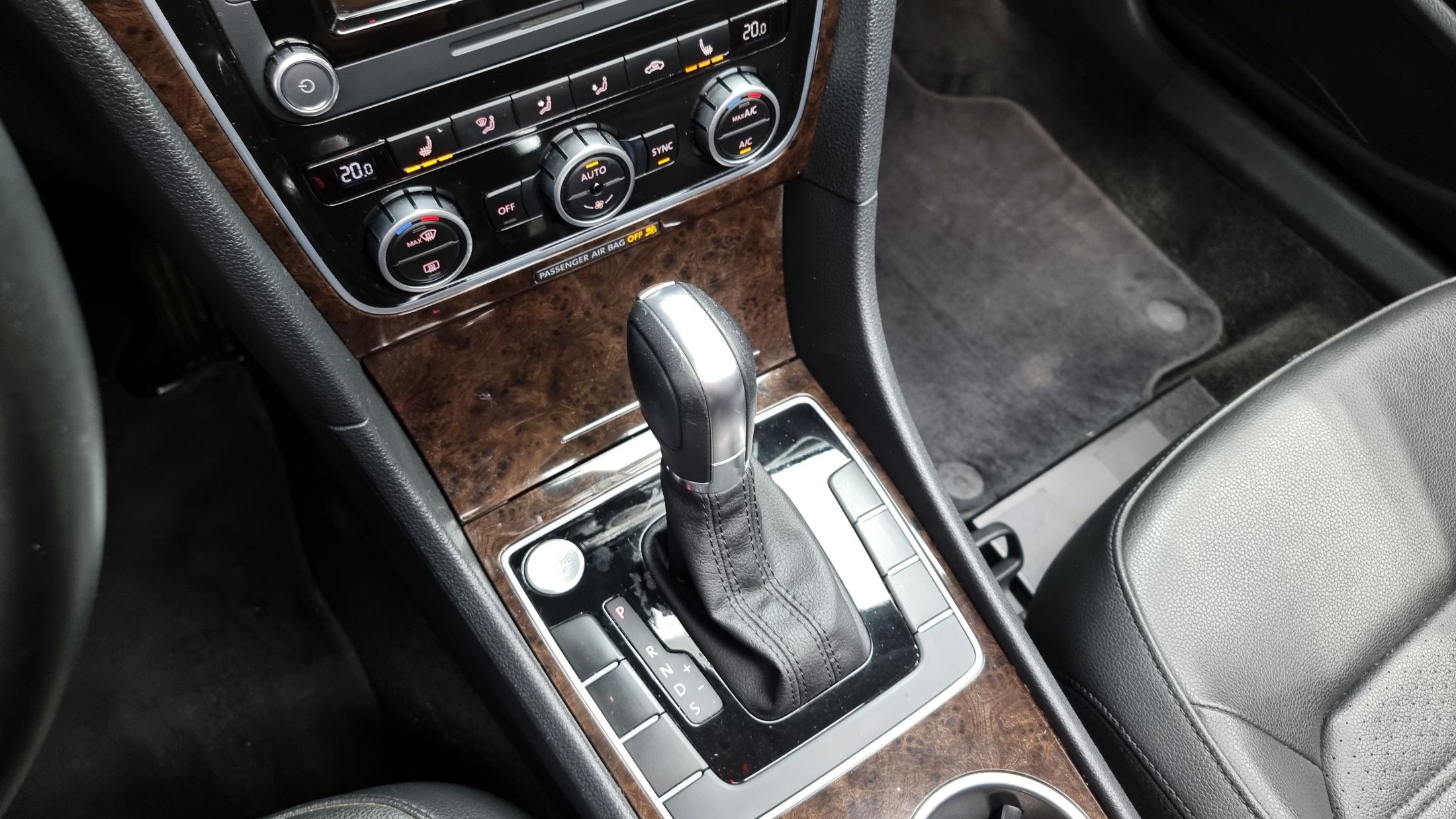 VOLKSWAGEN PASSAT 2015