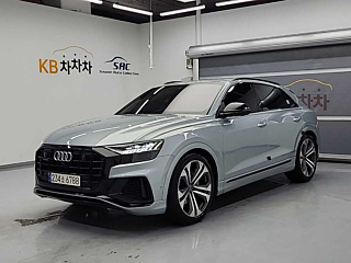 AUDI Q8 4M