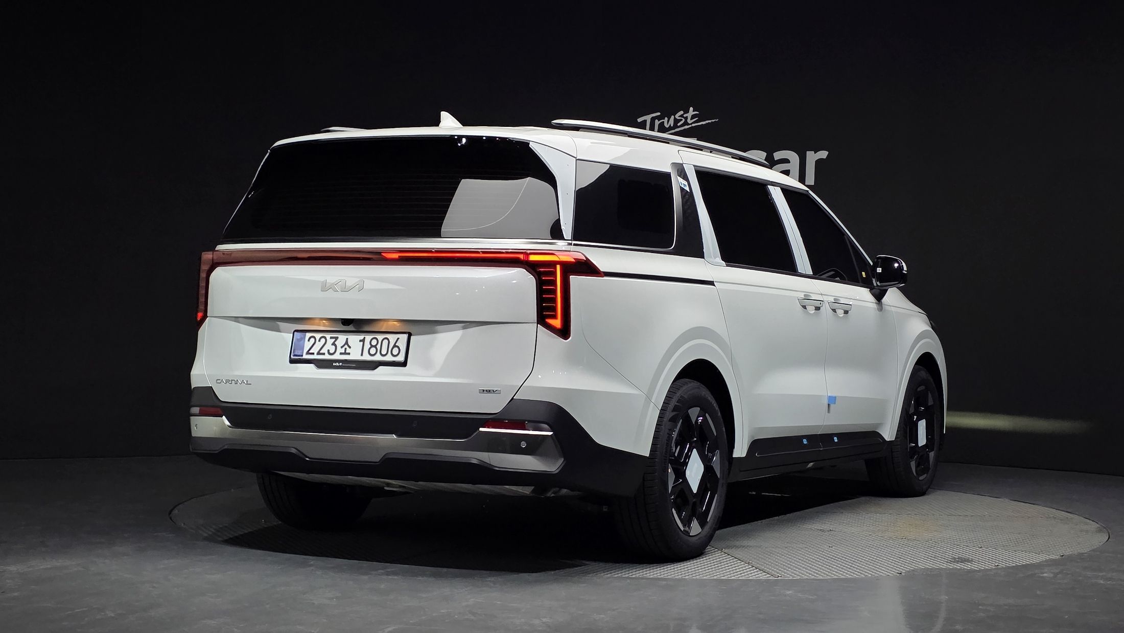 KIA CARNIVAL 2025