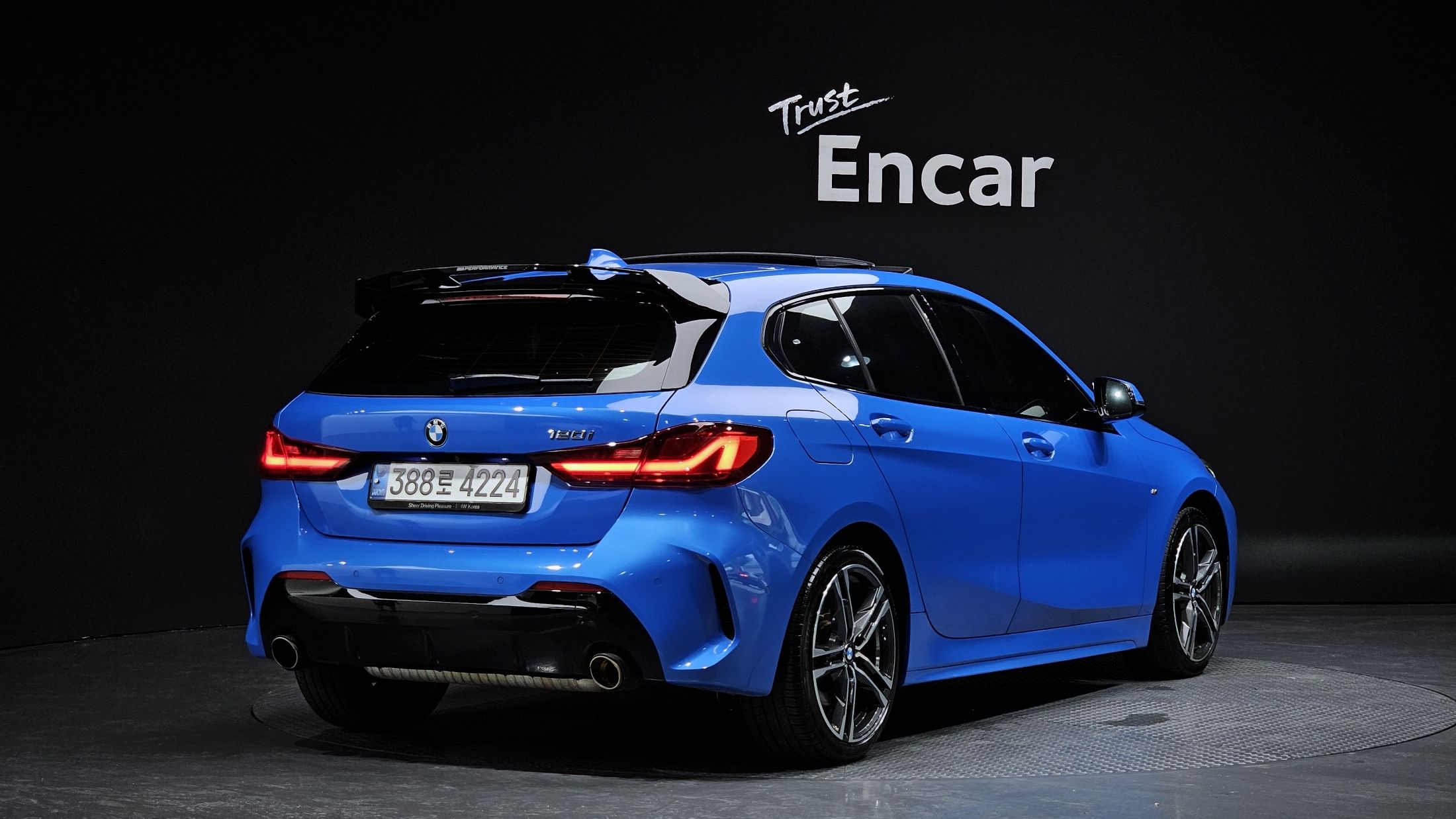 BMW 1-SERIES F40 2021