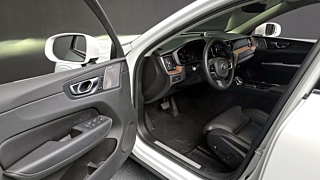 VOLVO XC60 2023