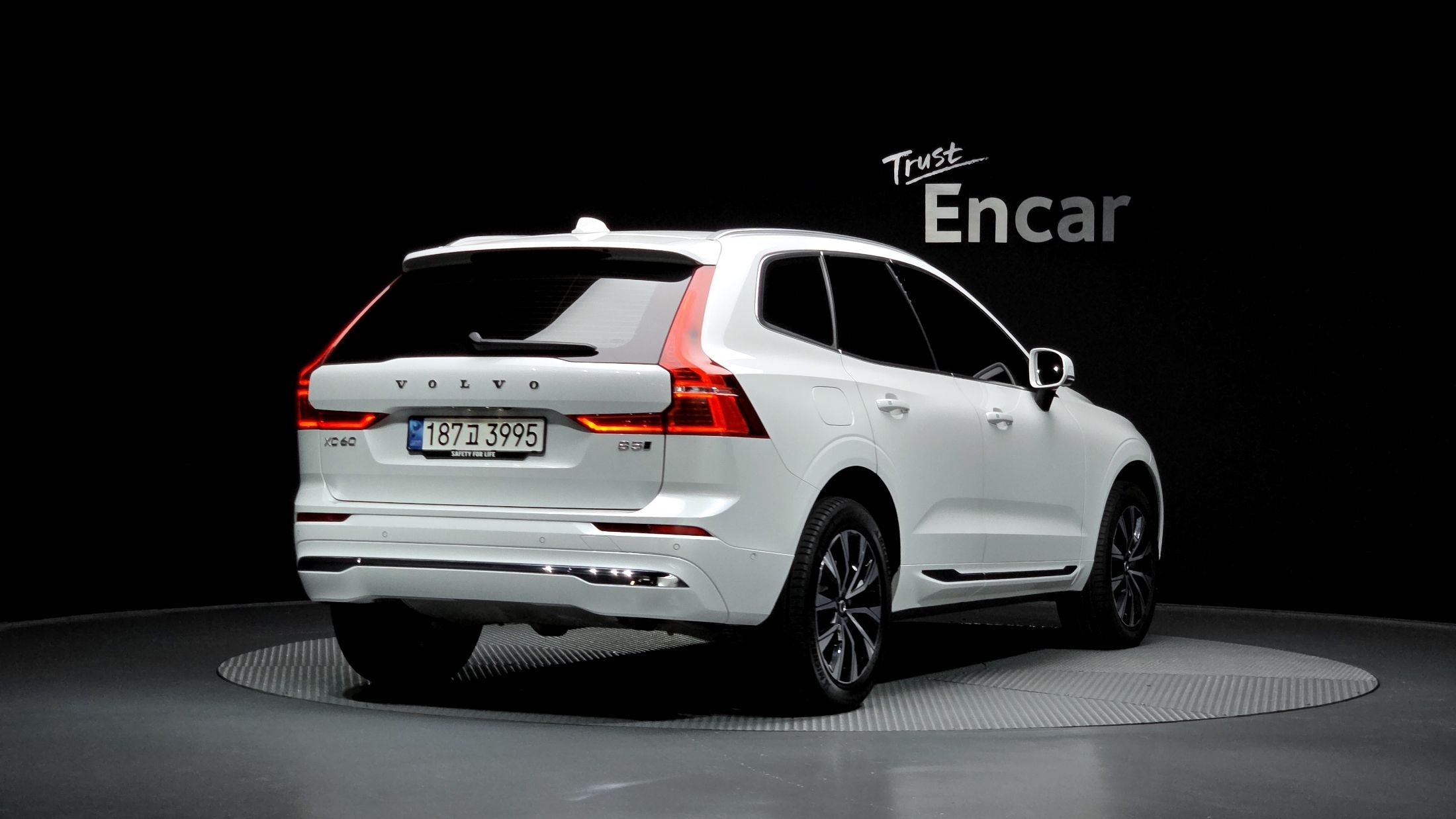 VOLVO XC60 2023