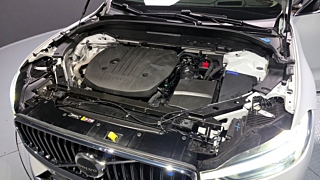 VOLVO XC60 2023
