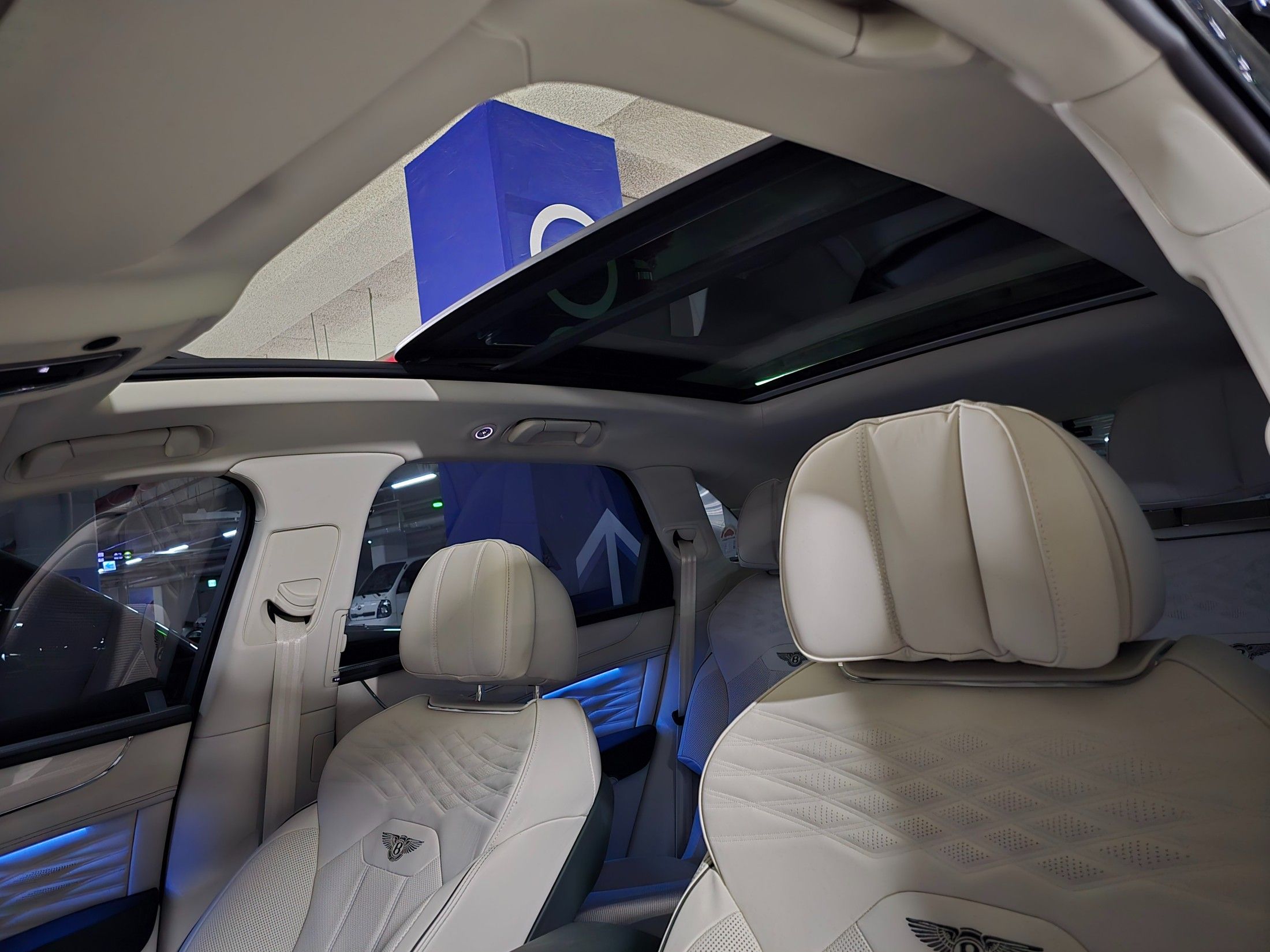 BENTLEY BENTAYGA 2025