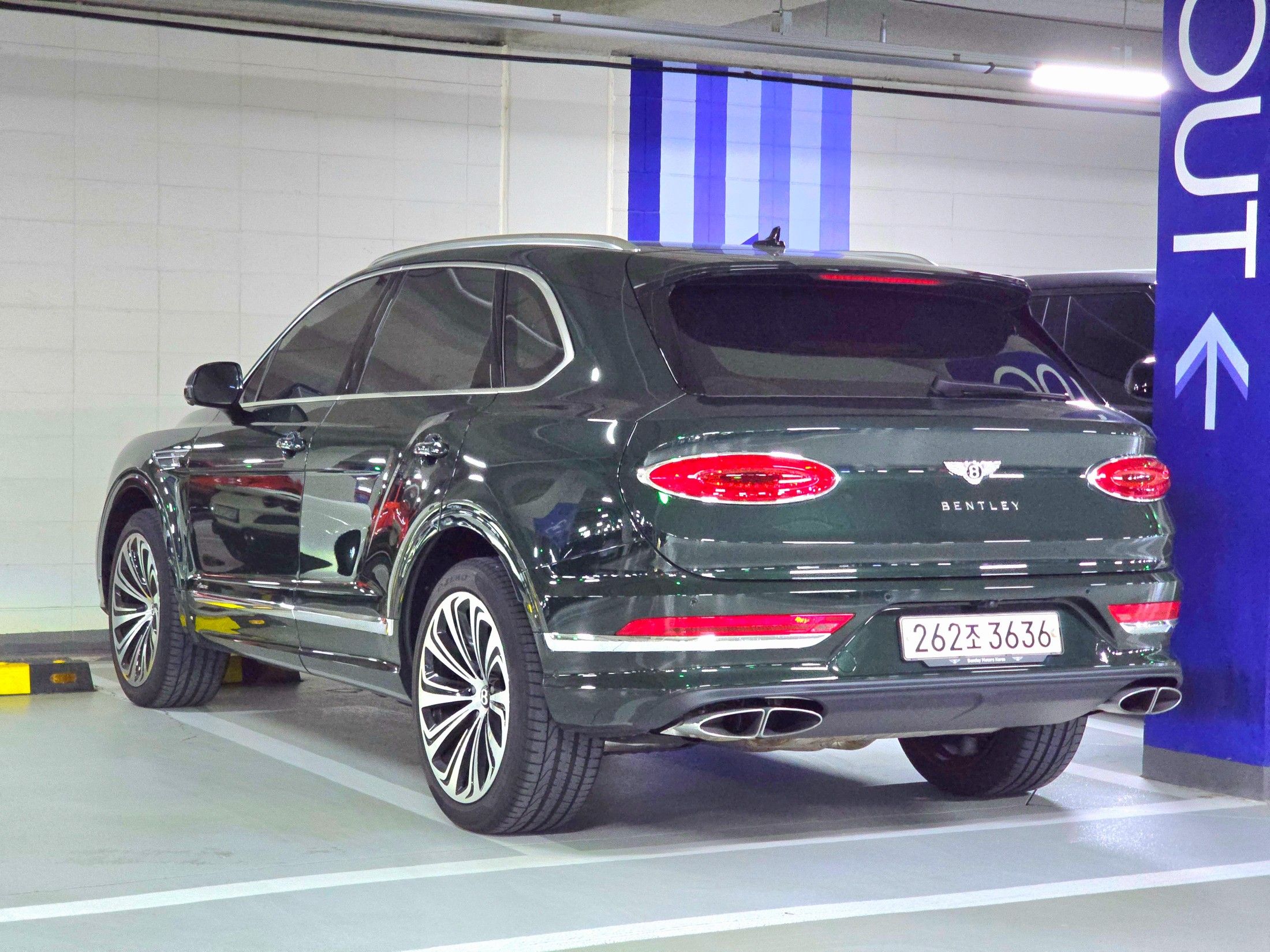 BENTLEY BENTAYGA 2025