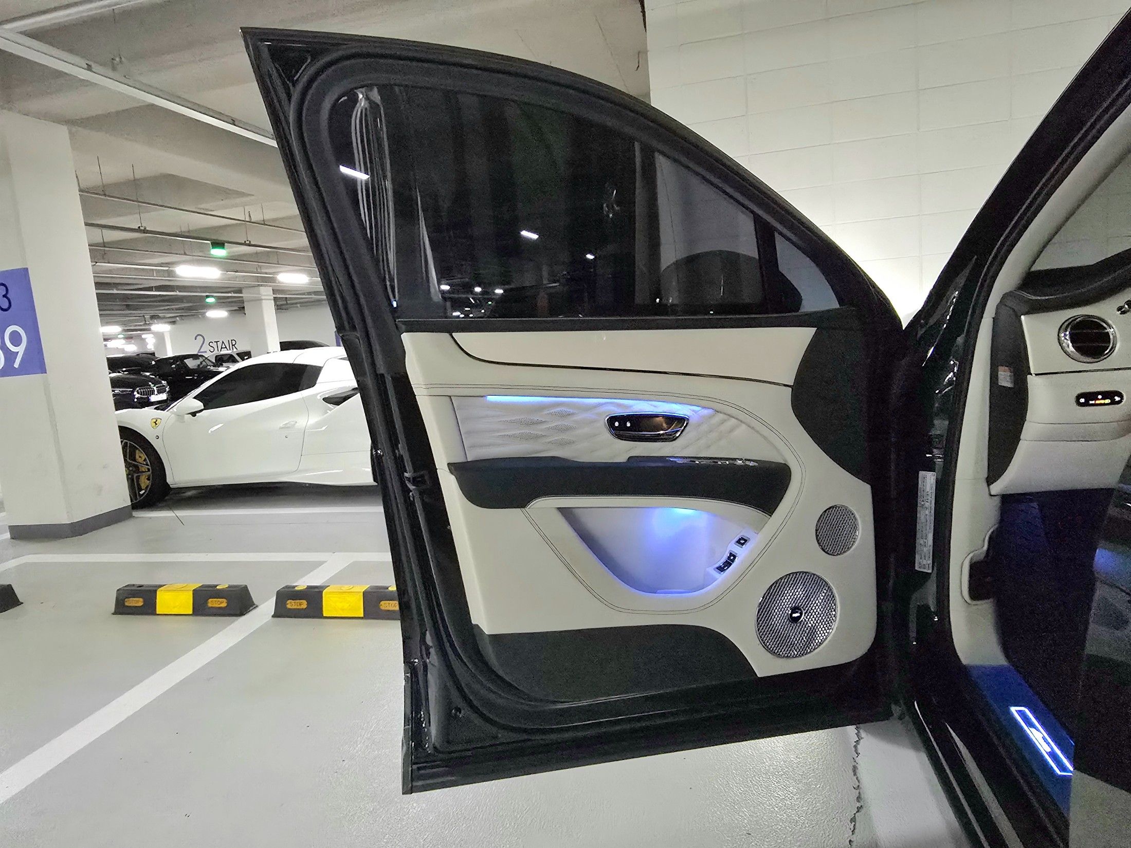 BENTLEY BENTAYGA 2025