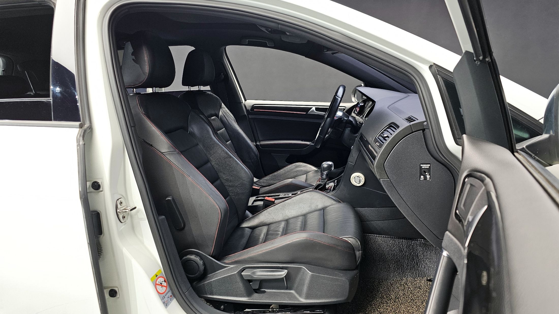 VOLKSWAGEN GOLF 2014