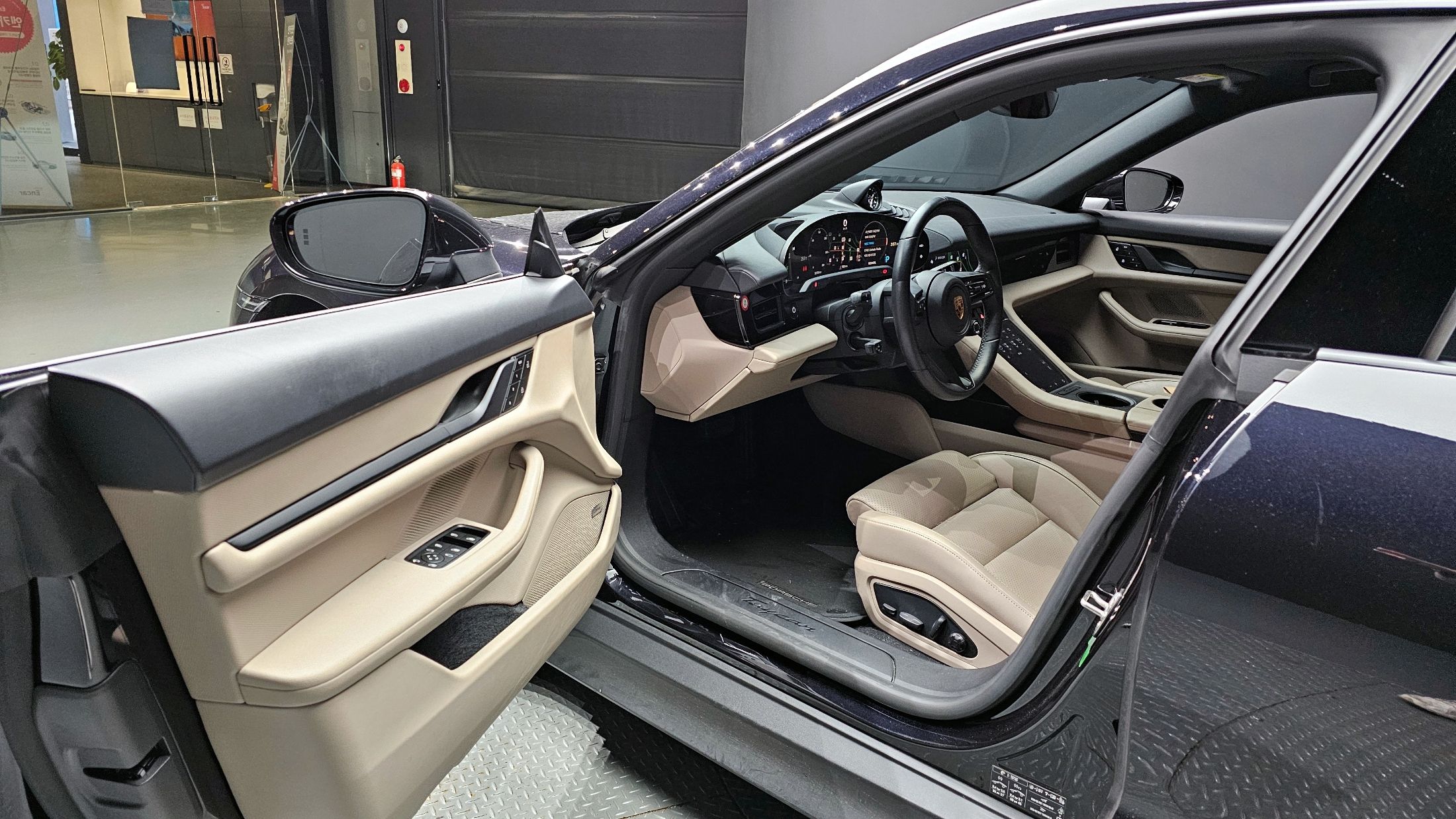 PORSCHE TAYCAN 2024