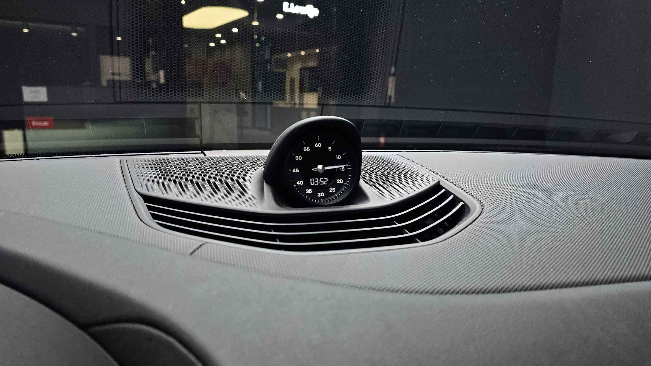 PORSCHE TAYCAN 2024