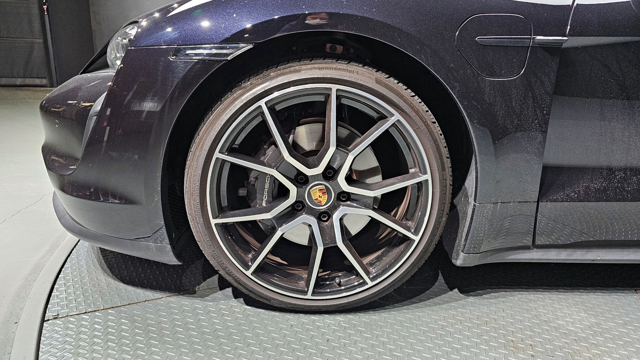 PORSCHE TAYCAN 2024
