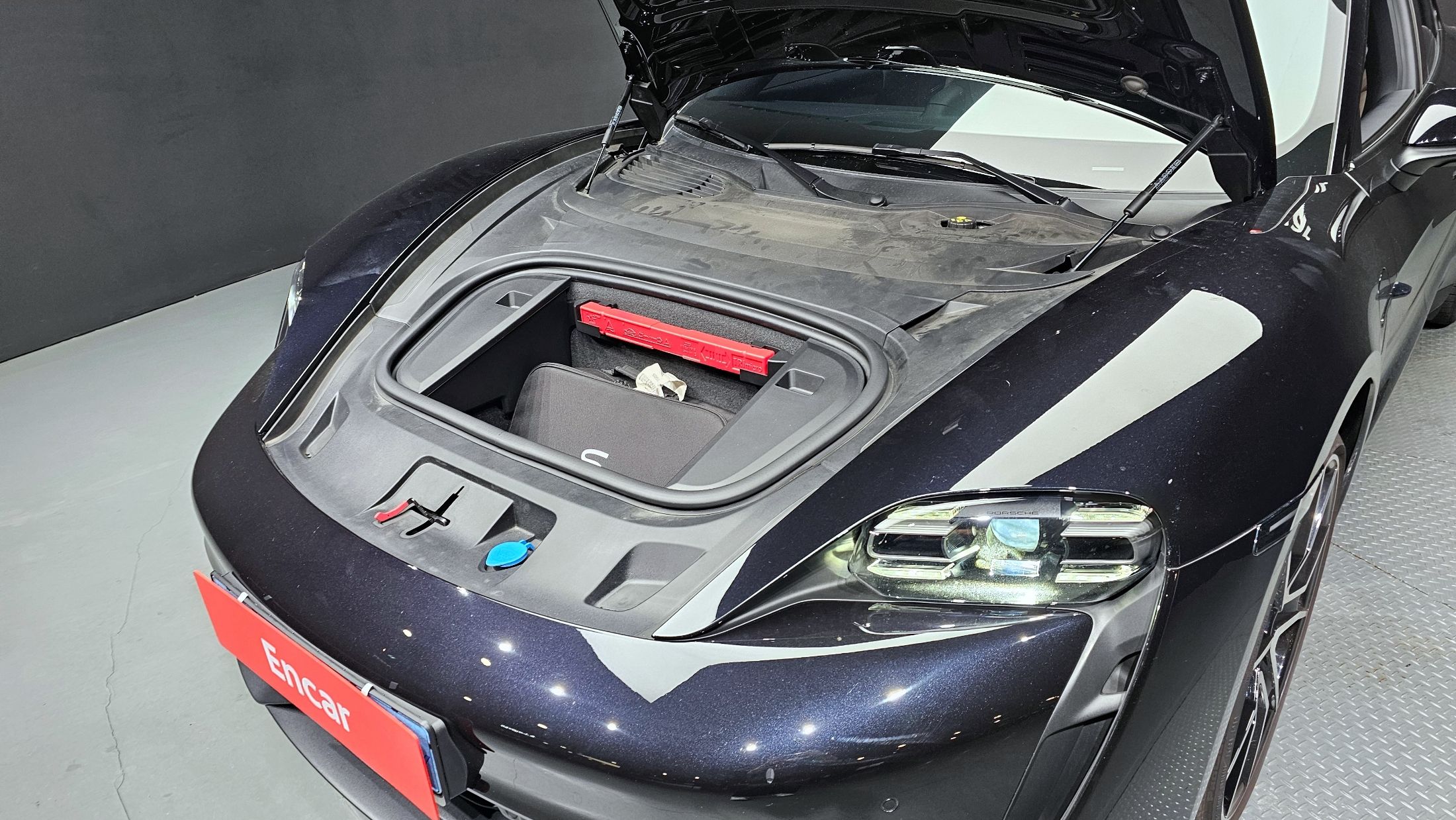 PORSCHE TAYCAN 2024