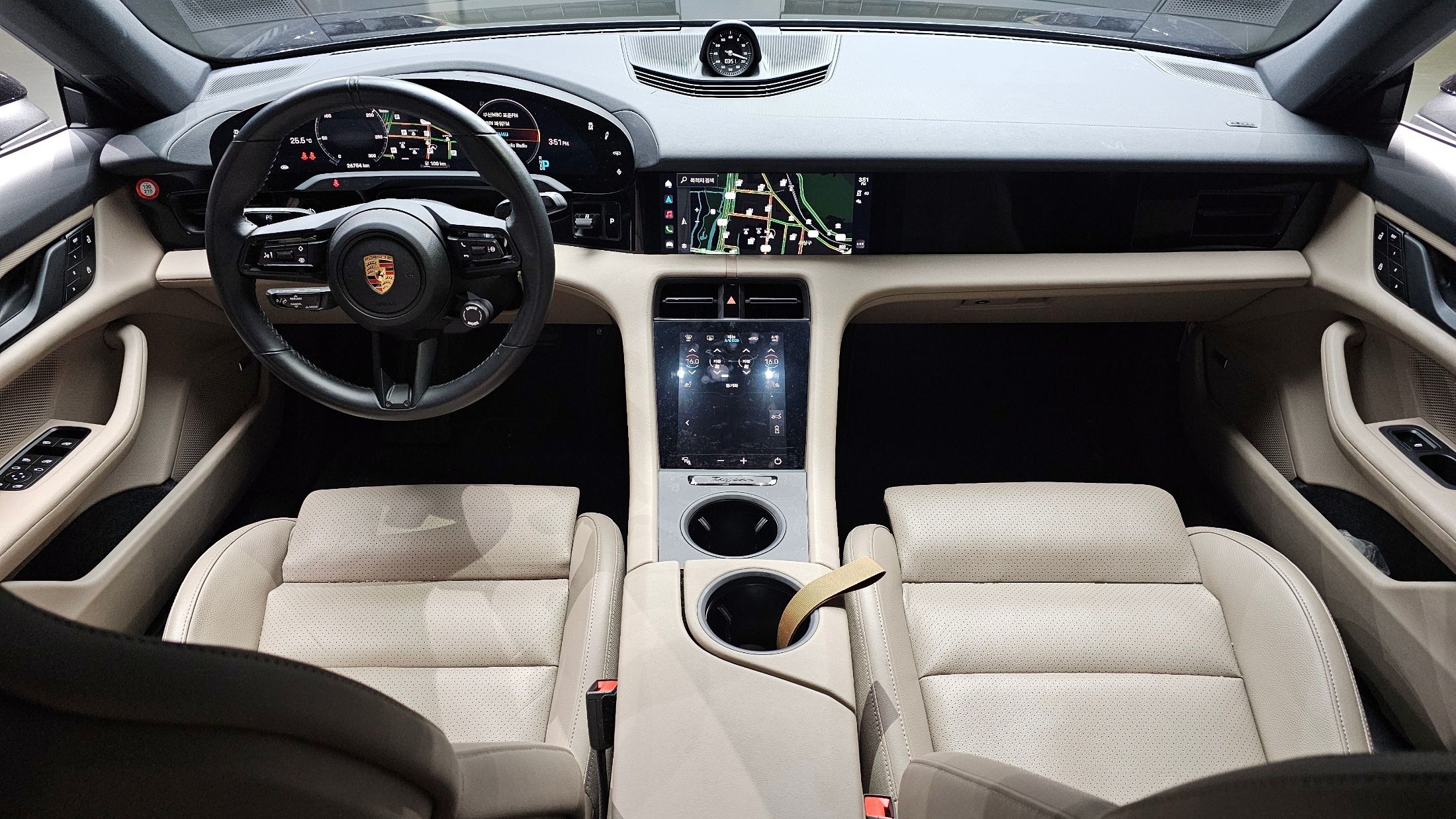 PORSCHE TAYCAN 2024