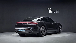 PORSCHE TAYCAN 2024