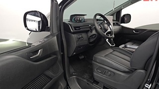 HYUNDAI STARIA 2025