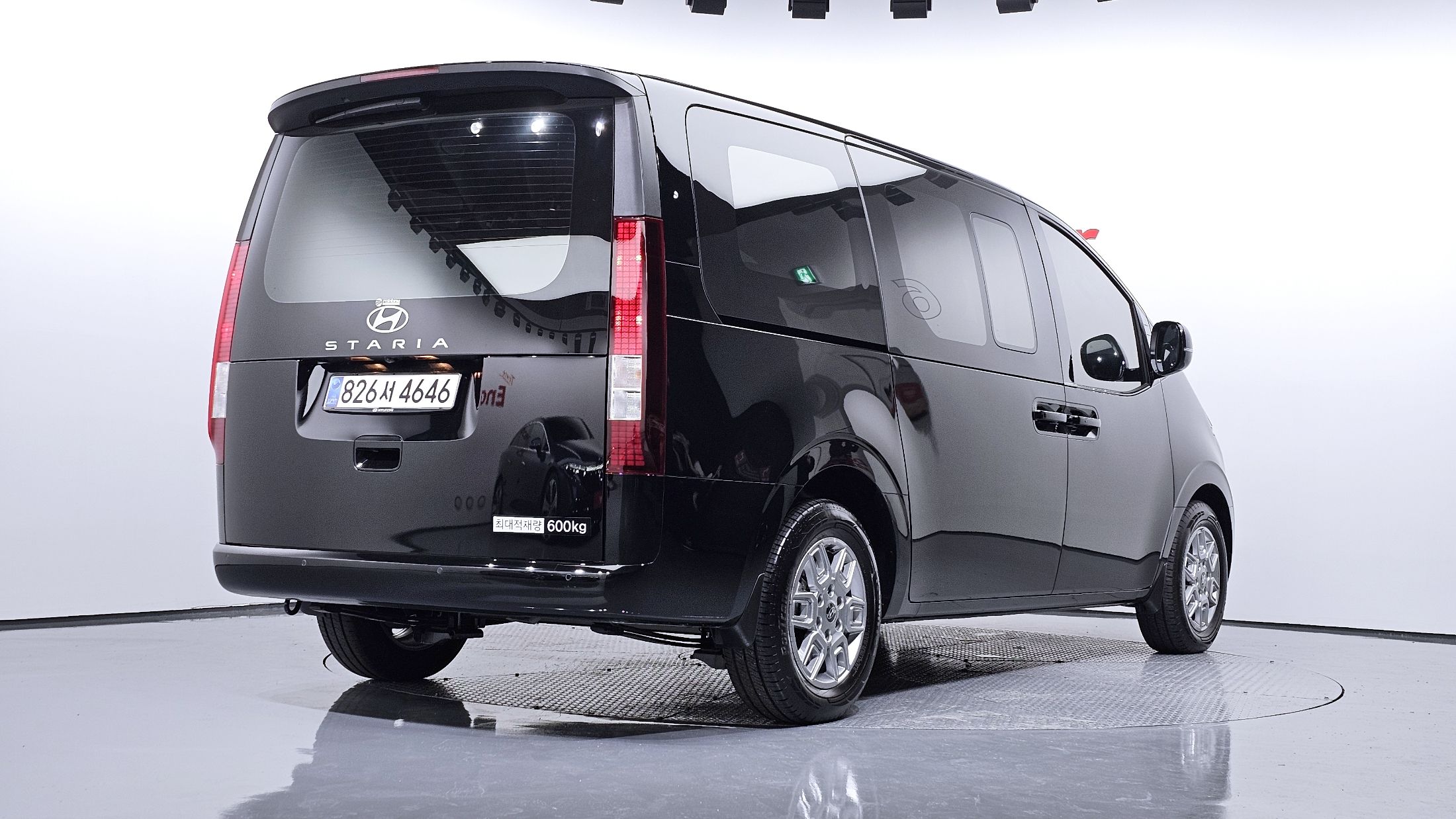 HYUNDAI STARIA 2025