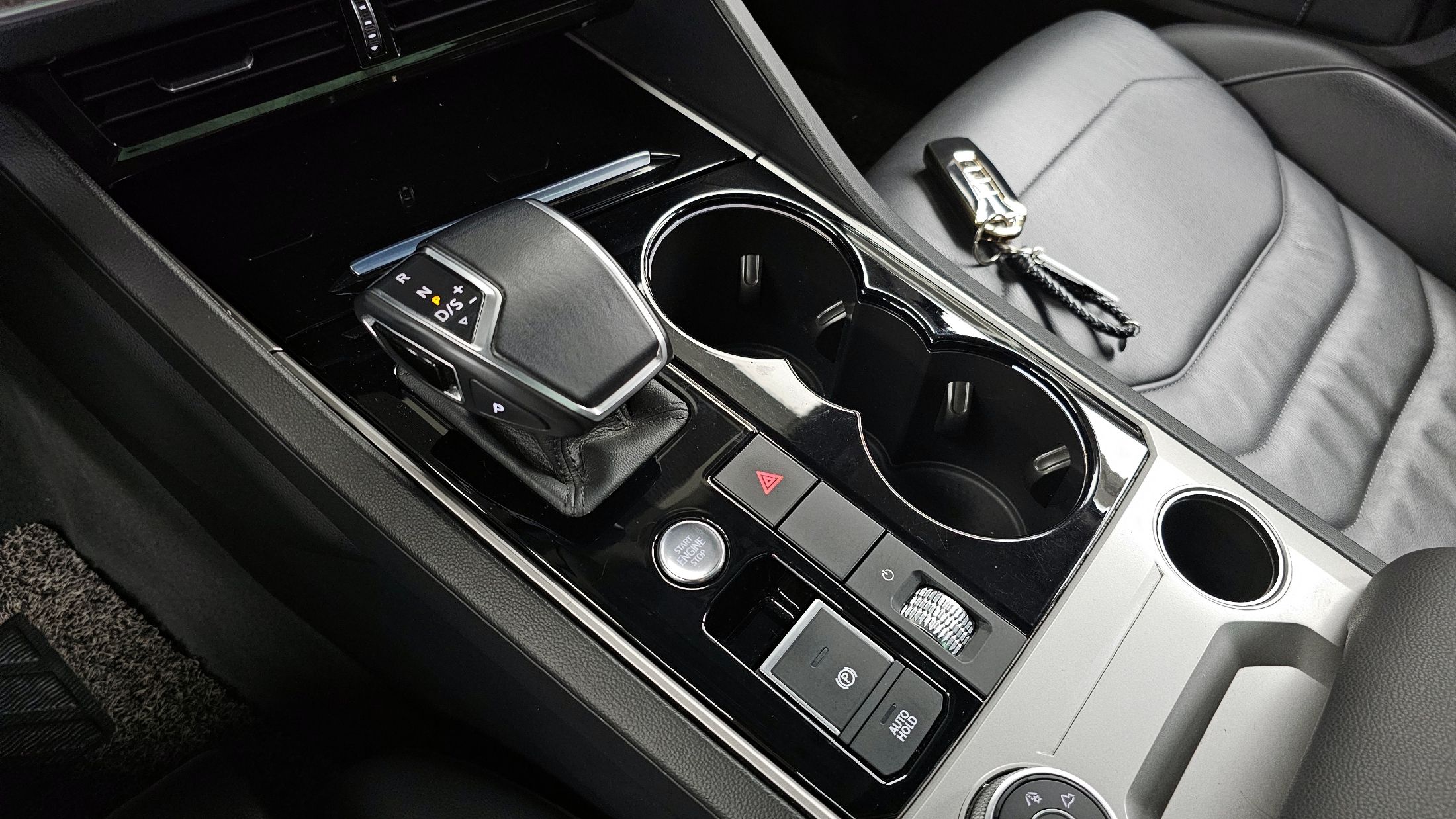 VOLKSWAGEN TOUAREG 2020
