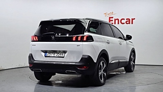 PEUGEOT 5008 2021