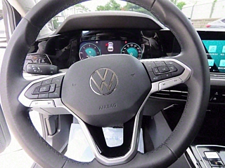 VOLKSWAGEN GOLF 2024