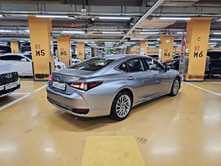 LEXUS ES300H  2025