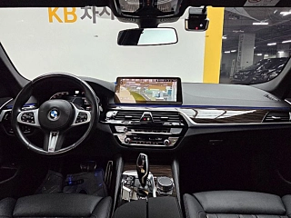 BMW 5-SERIES G30  520i M Sport 2021