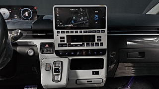 HYUNDAI STARIA 2025