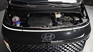 HYUNDAI STARIA 2025