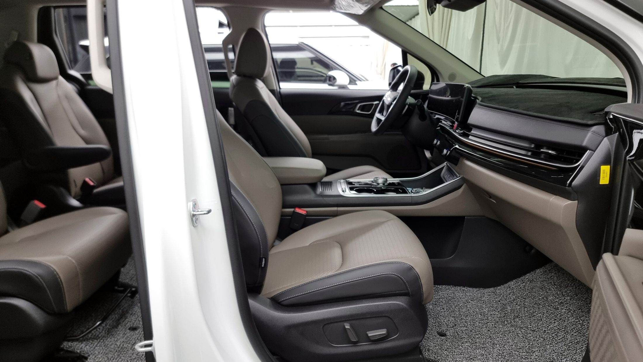 KIA CARNIVAL 2025