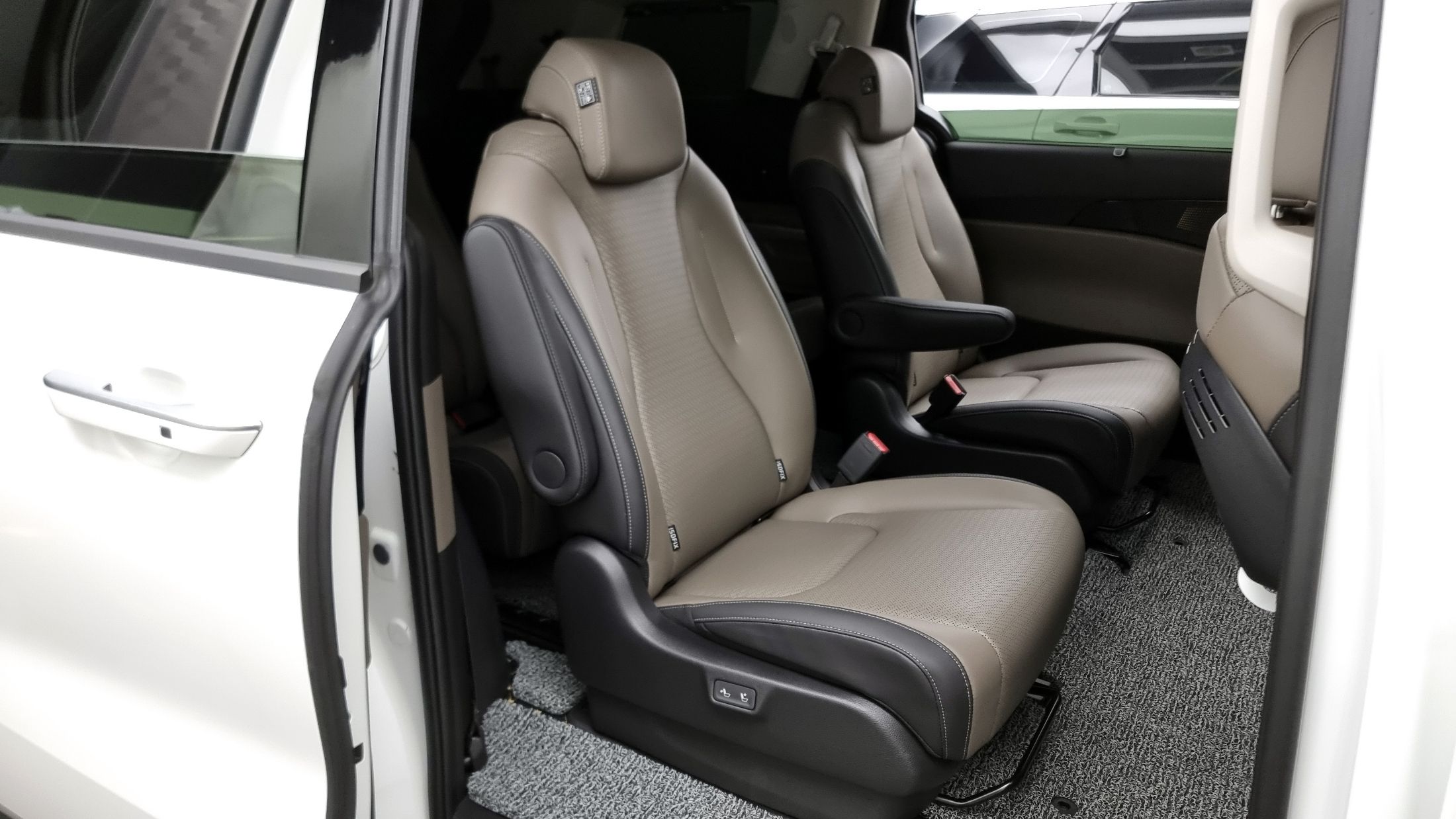 KIA CARNIVAL 2025