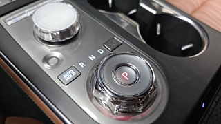 GENESIS GV70 2025