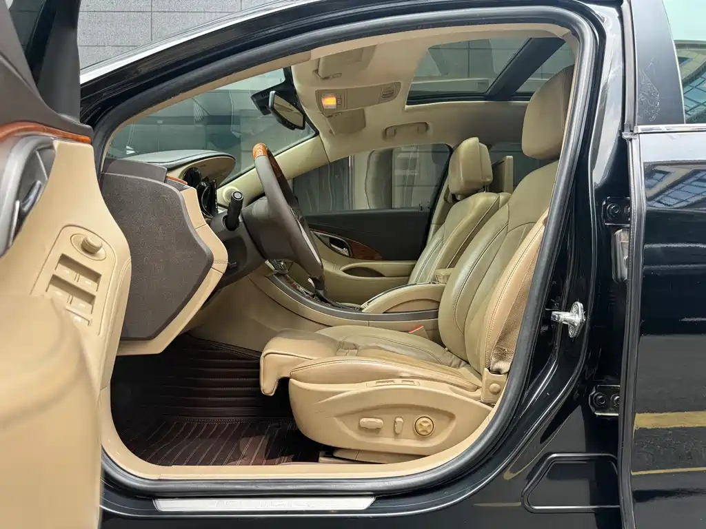 BUICK LACROSSE 2012