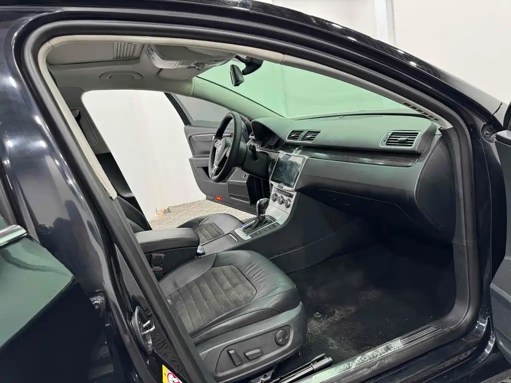 VOLKSWAGEN MAGOTAN 2012