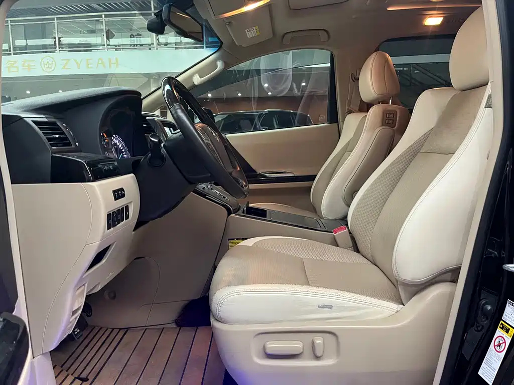 TOYOTA ALPHARD 2012