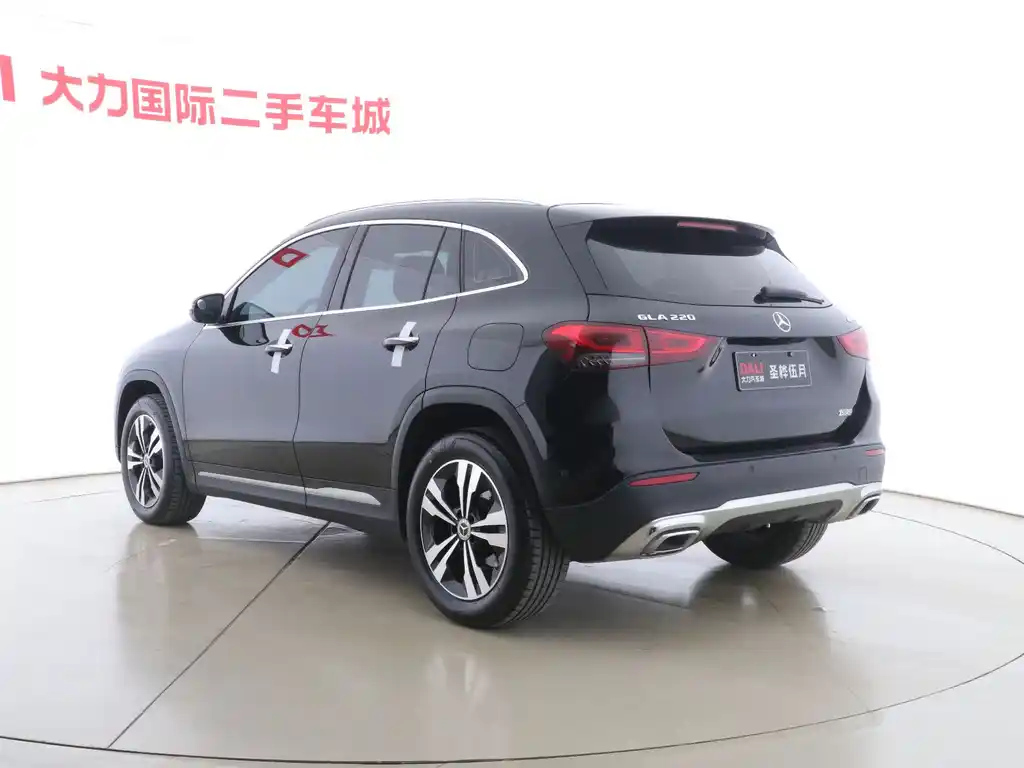 MERCEDES BENZ GLA 2023