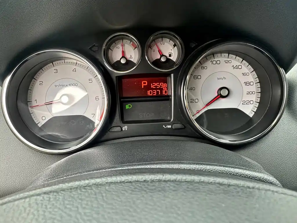 PEUGEOT 408 2013