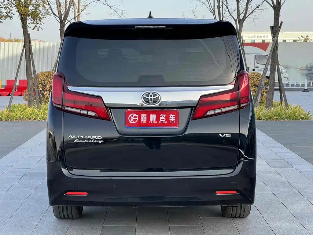 TOYOTA ALPHARD 2018