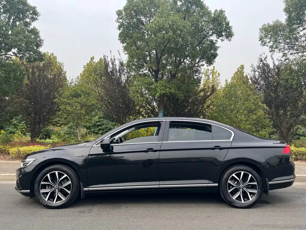 VOLKSWAGEN MAGOTAN 2022