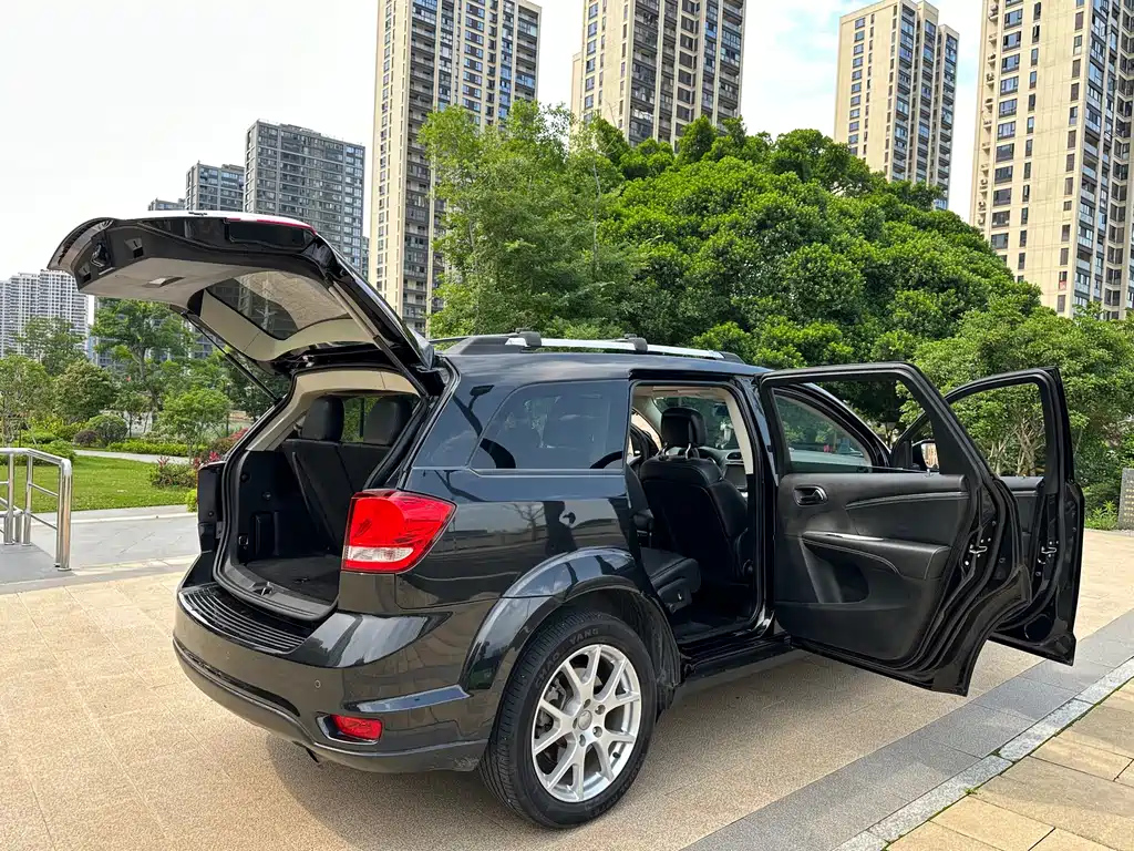 DODGE JCUV 2014