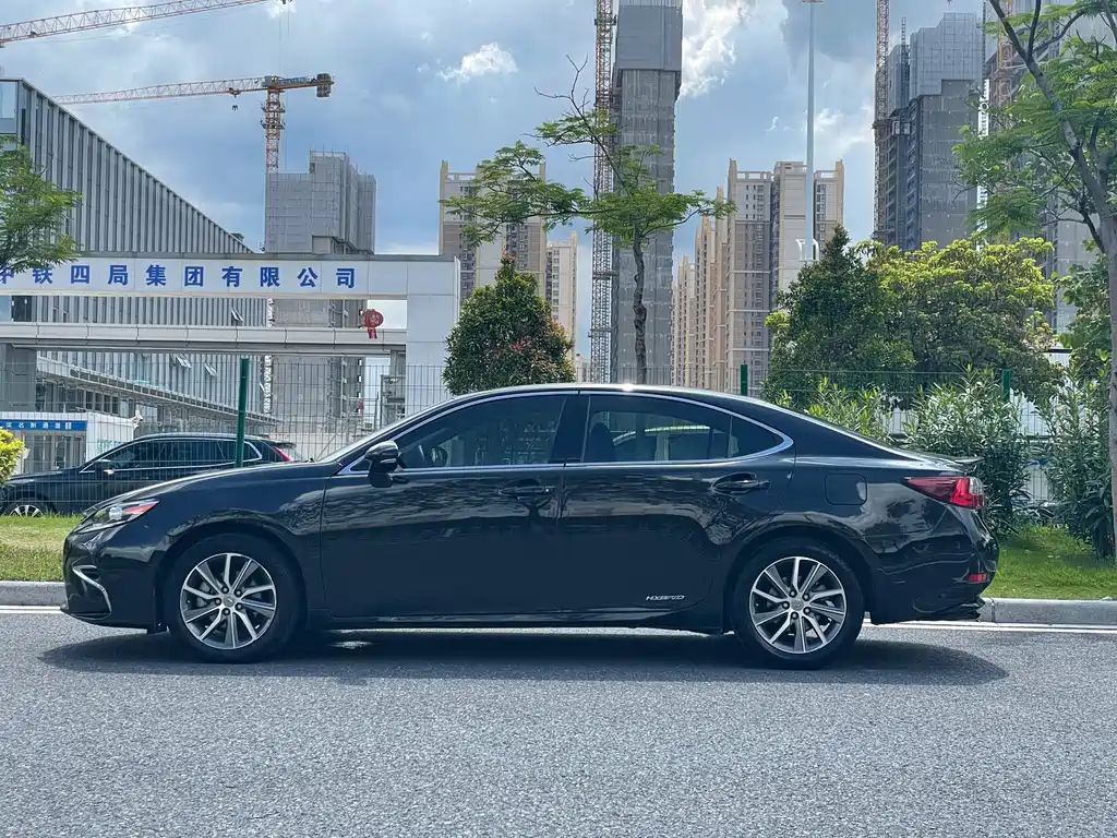 LEXUS ES 2015