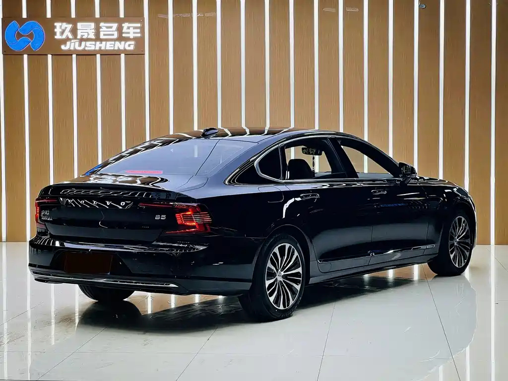 VOLVO S90 2023